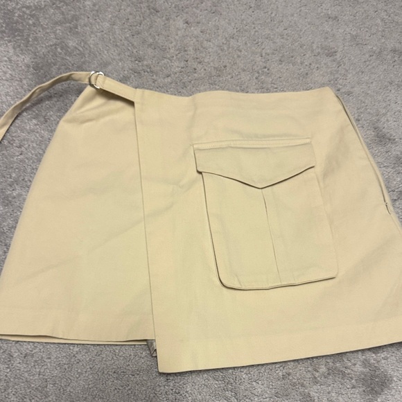 Zara Pants - Zara Cream Skirt with Elegant Design
